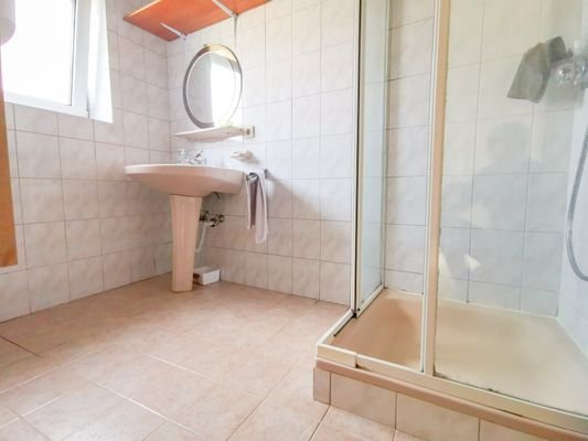 Bad mit Dusche OG