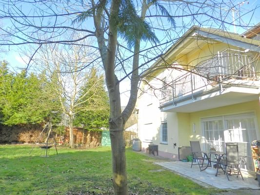 sonnige Freisitze und Garten