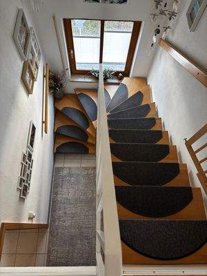 Treppe zur zweiten Etage.jpeg