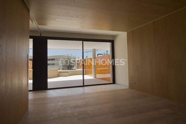 Flat with Large Terrace and Modern Style in Fuengirola