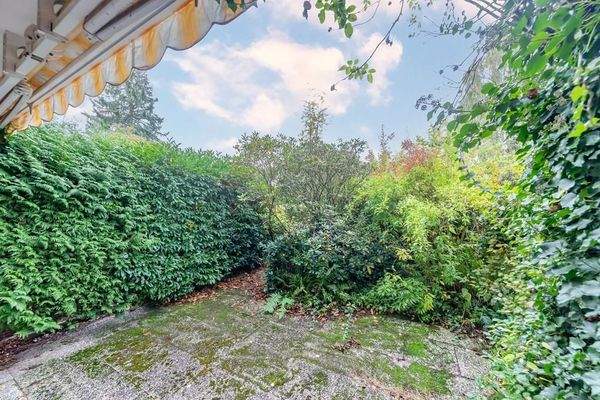 ... sonniger Terrasse.