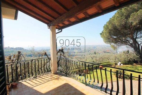 Charaktervolle Villa mit Gästehaus inmitten der toskanischen Natur