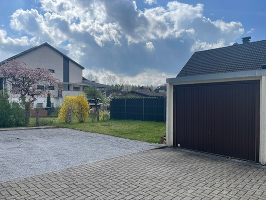 Garage und Garten