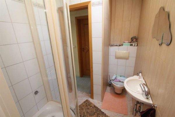 Dusche m. WC  OG