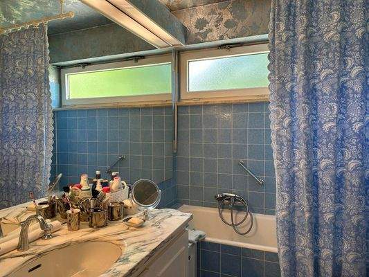 Badezimmer mit Tageslicht