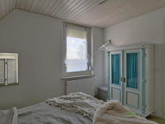 Kleiderschrank im Schlafzimmer