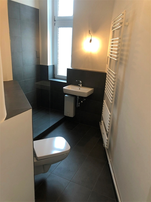 Neuwertiges Duschbad