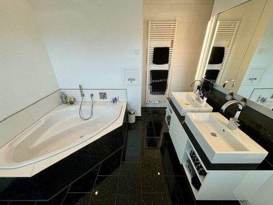 Voll-/Duschbad en suite