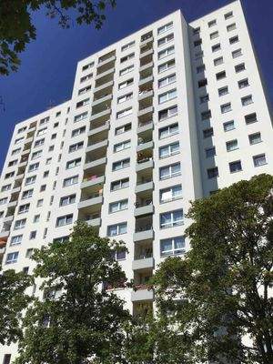 Hausansicht mit Balkonen