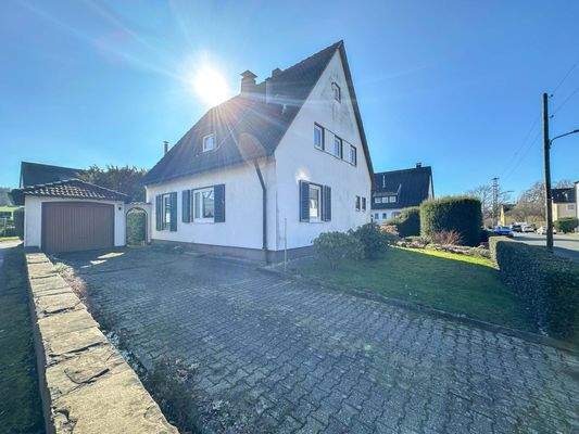 Garage mit stattlicher Einfahrt 