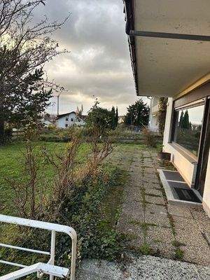 Terrasse Süden vom Wohnzimmer her.jpg