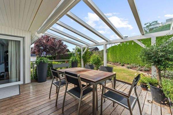 Süd-West-Terrasse mit Glasdach und el. Markise