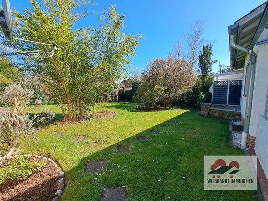 Fast blickdicht eingewachsenes Grundstück...