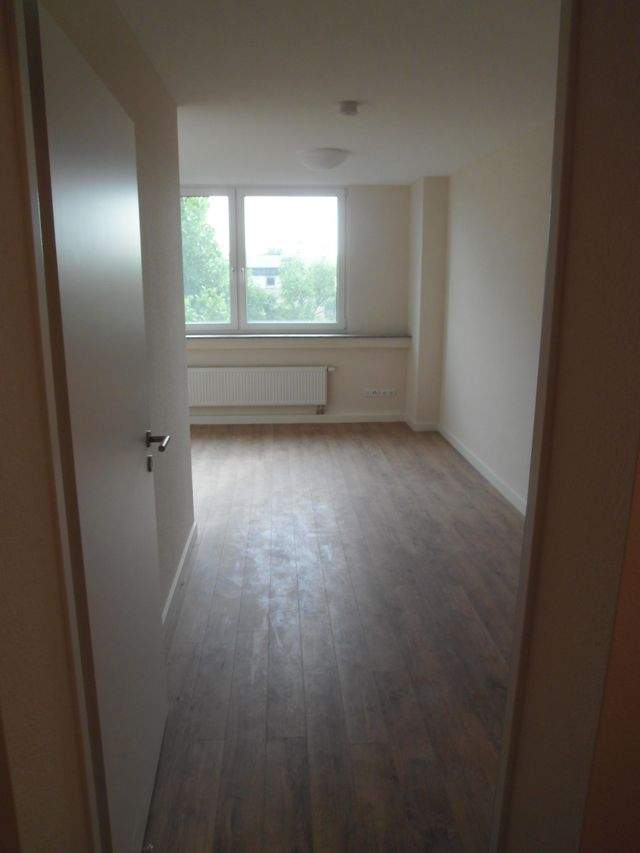 Helle 4-Zimmerwohnung mit Balkon und Einbauküche - Photo 1