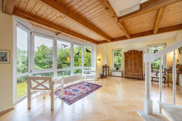 Fischgrät-Parkett und Erker