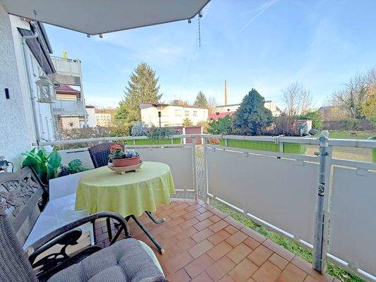 Balkon mit Blick in den Garten