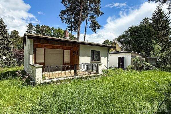 Haupthaus mit Garage und Gewächshaus