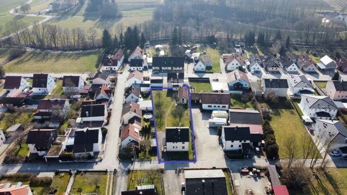 Baugrund mit Altbestand in angenehmer Lage. Perfekte Entfaltungsmöglichkeit.