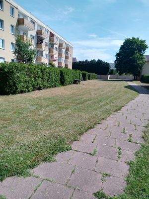 Rückfront mit Grünfläche