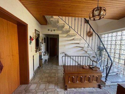 Diele / Treppe zum DG