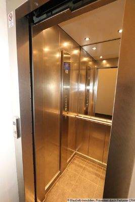 Fahrstuhl vorhanden