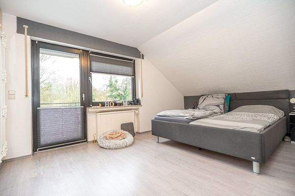 Tageslicht unterstützt den Wohncharakter des Schlafzimmers