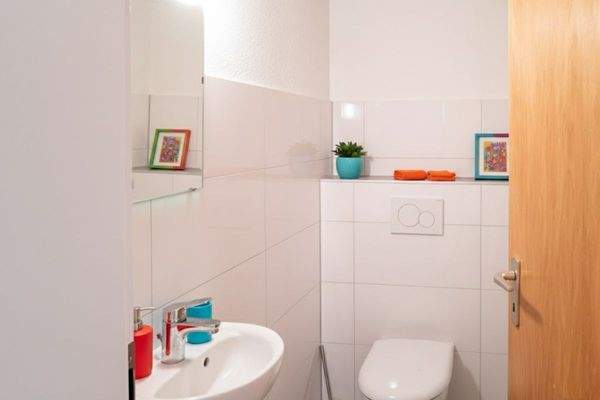 Gäste-WC im Hanggeschoss