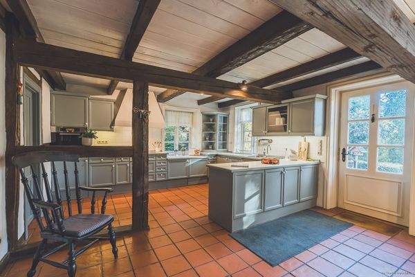 Eine Küche im Bauernhaus wie aus dem Bilderbuch