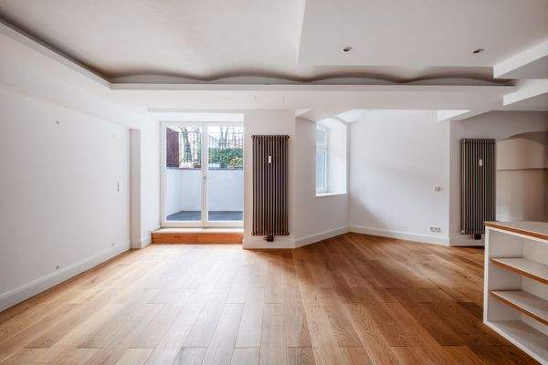 Hauptraum mit Zugang zur Terrasse