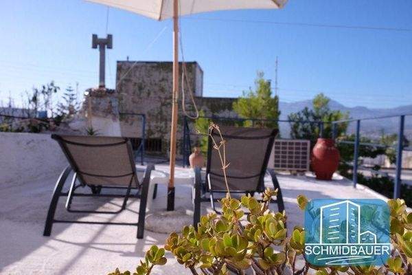 Kreta, Pompia: Traditionelles Haus in schöner Lage mit Innenhof zu verkaufen