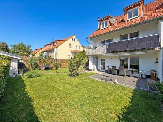 Blick in den Garten und auf die Terrasse im Souterrainbereich