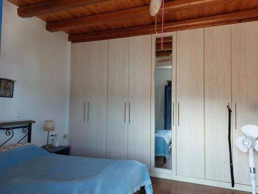 Kreta, Mochlos: Dreistöckige Wohnung direkt am Meer zu verkaufen