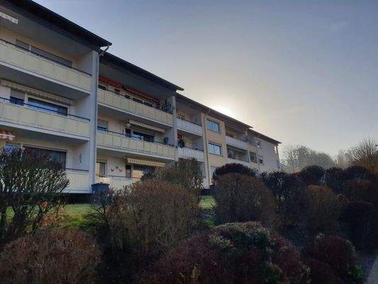 Süd-Westfassade mit Balkonen