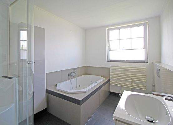 Badezimmer im Obergeschoss