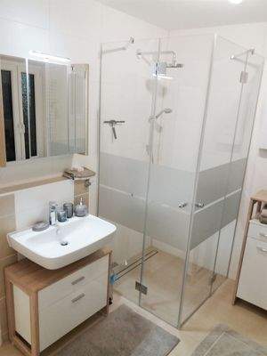 2017 ausgebaut EG links Bad