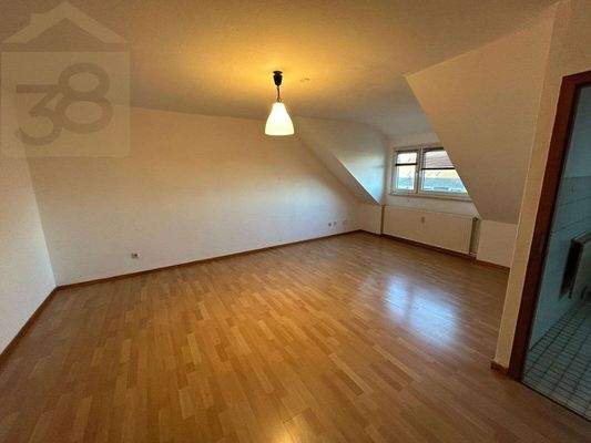 1 Zimmer Wohnung DG Wohn- & Schlafbereich