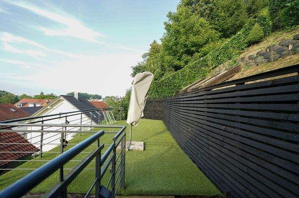große Terrasse mit Ausblick.jpg