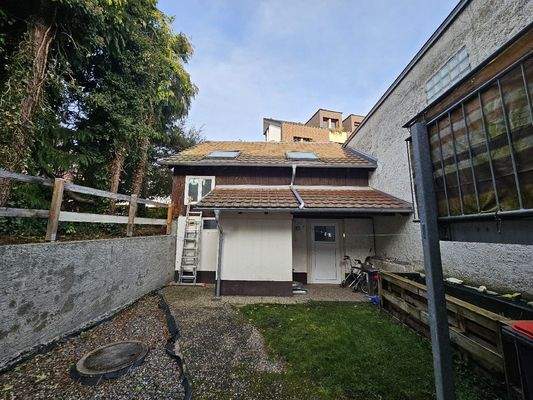 sep. Gebäude mit Waschküche und Kellerabteile