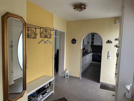 Flur mit Garderobe EG