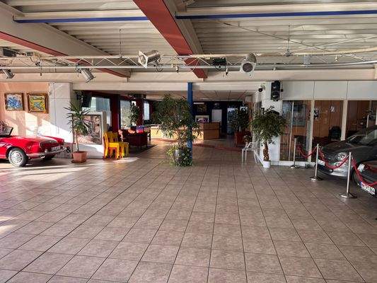 Ausstellungshalle Innen 3.jpg