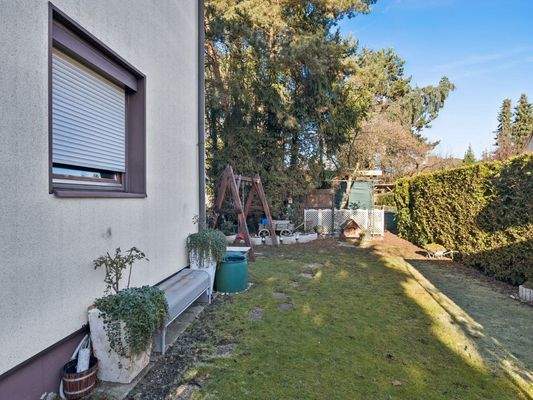 seitliche Gartenansicht