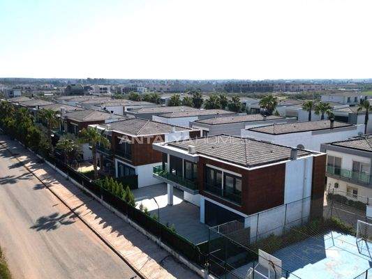 Villa with Shared Pool near the University in Döşemealtı Antalya