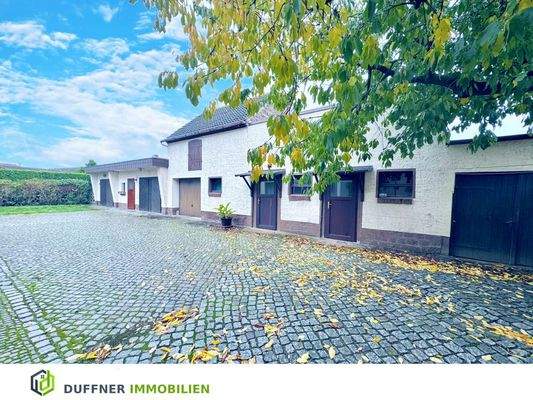 Nebengebäude /Garagen