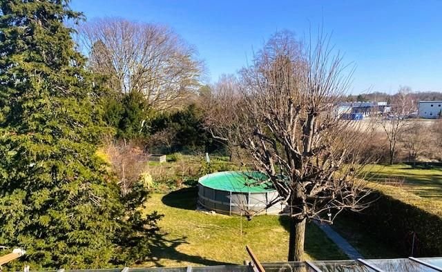 Gartenansicht mit Pool