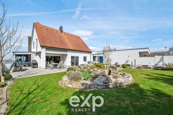 Haus mit modernem Anbau