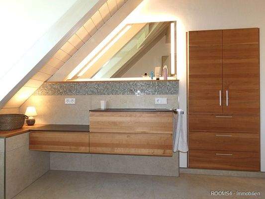 Schreinerarbeiten im Bad