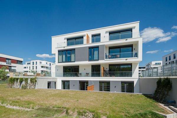 AUSSENANSICHT GARTEN