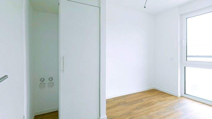 Abstellraum mit Waschmaschinenanschluss