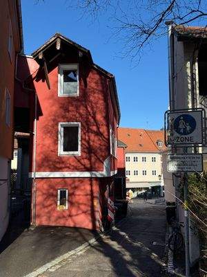 Hausansicht + Stellplatz