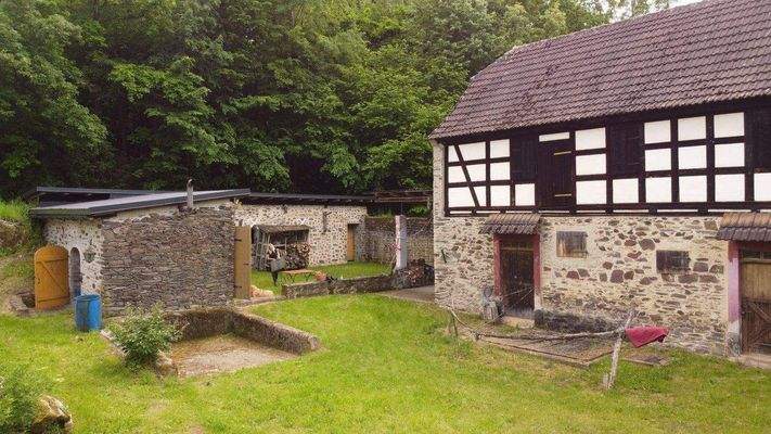 6 Hoffläche in Blickrichtung Pferdestall.JPG